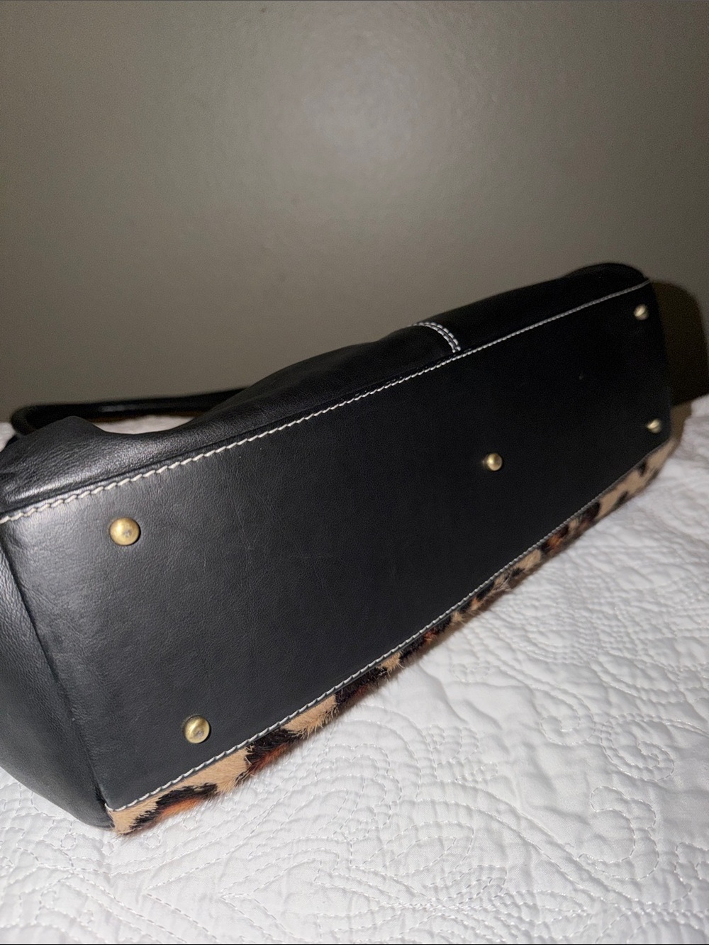 Leopard Print Shoulder Bag with Black Accents - Picture 4 of 7